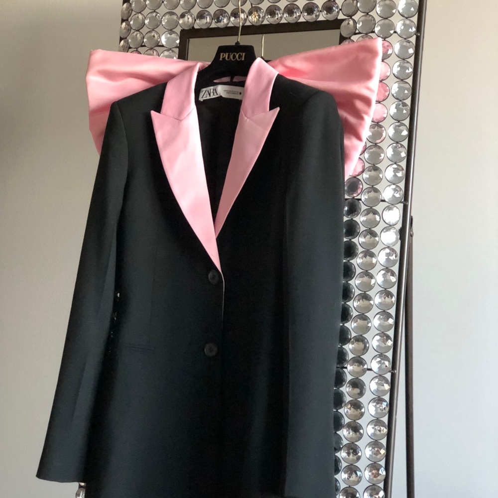 Tuxedo dress with a pink bow